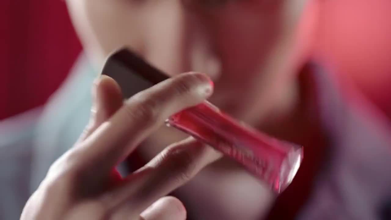 L'Oreal  唇釉廣告《活在當下》